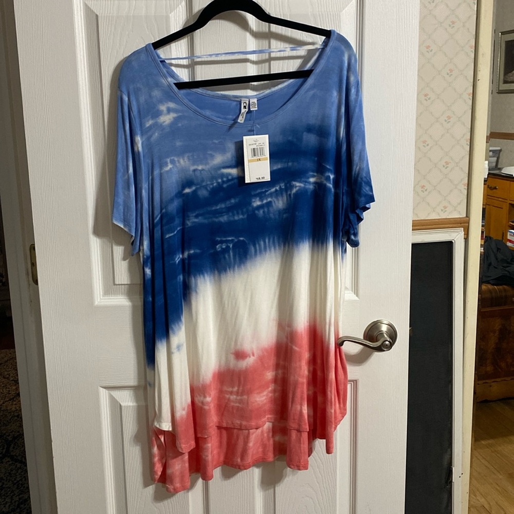 Woman’s size 2x asymmetrical hem tunic shirt